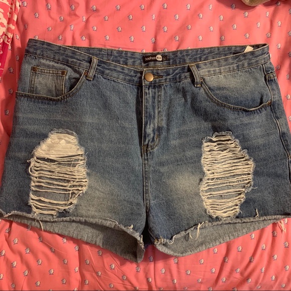 Boohoo Pants - Distressed denim shorts, Boohoo+